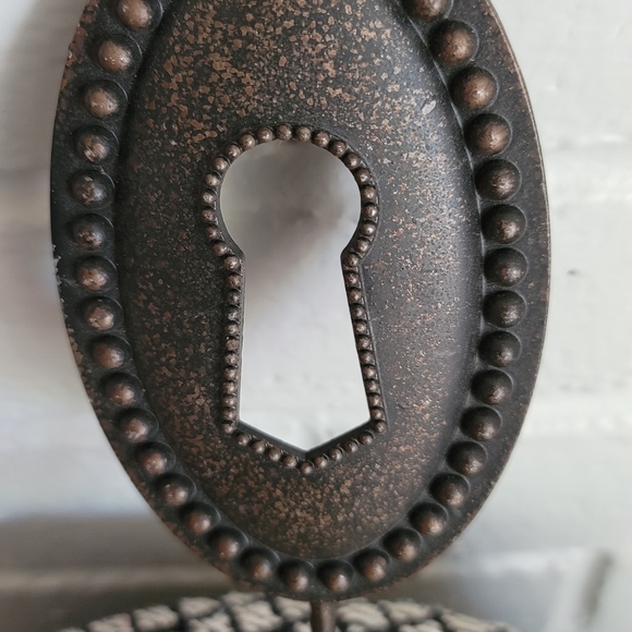 Rustic Hanging Keyhole - Picture 4 of 7